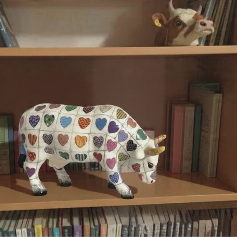 Cali Cow ; Artist: Sara Jane Cassie Event:CowParade Boston 2007 retired design